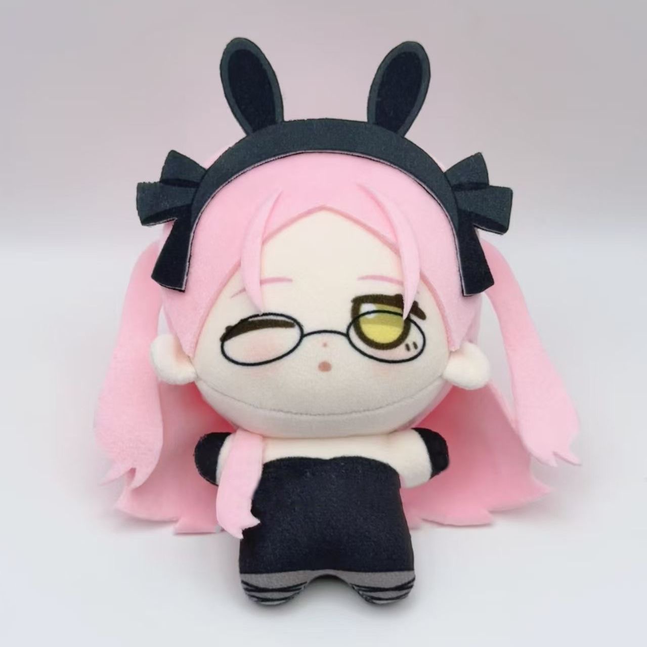 دمية محشوة على شكل كائن فضائي  - مراجعة Cosplay Plushie Prop وسعره